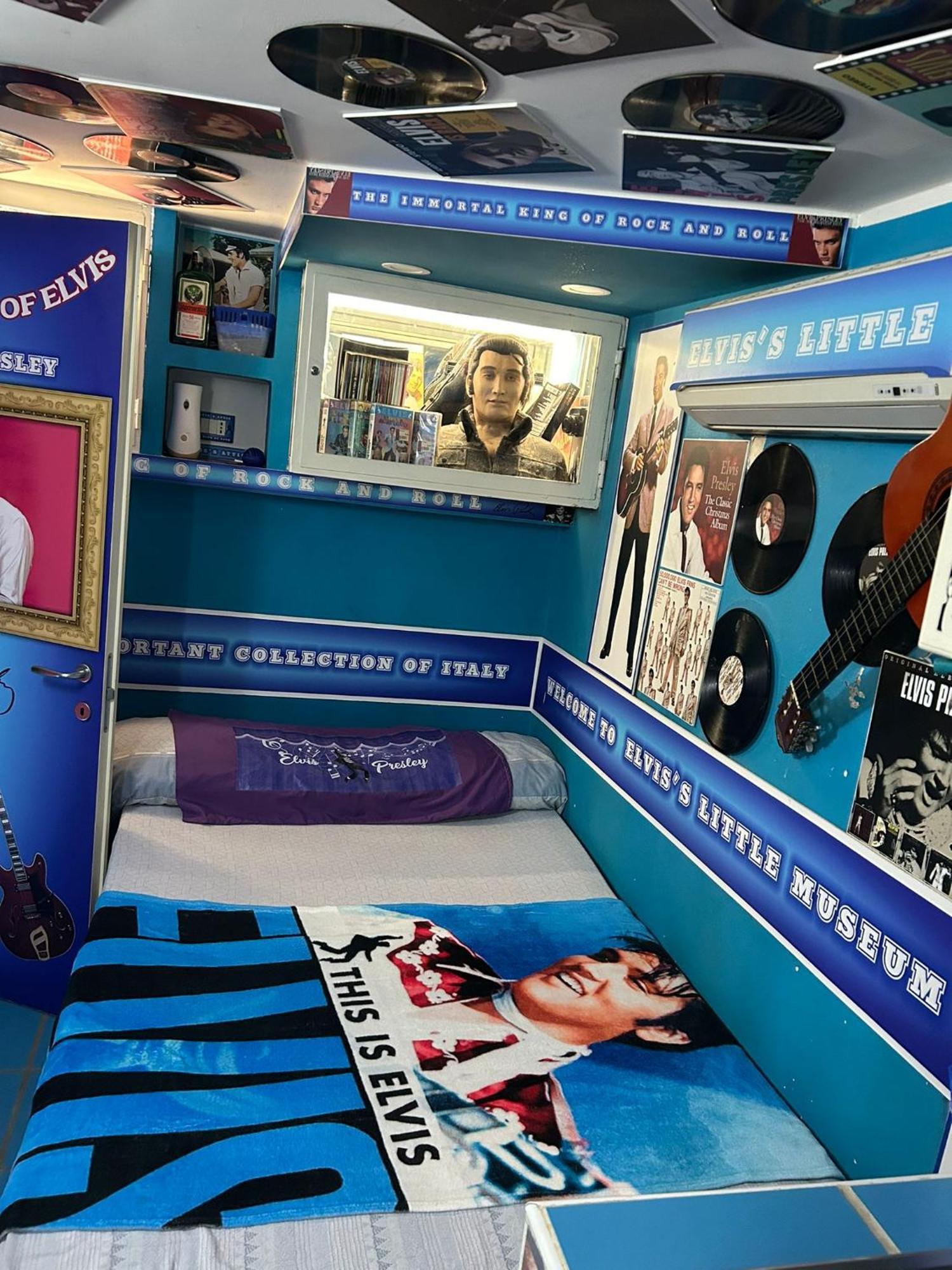 Affittacamere Elvis Attic Airport & *