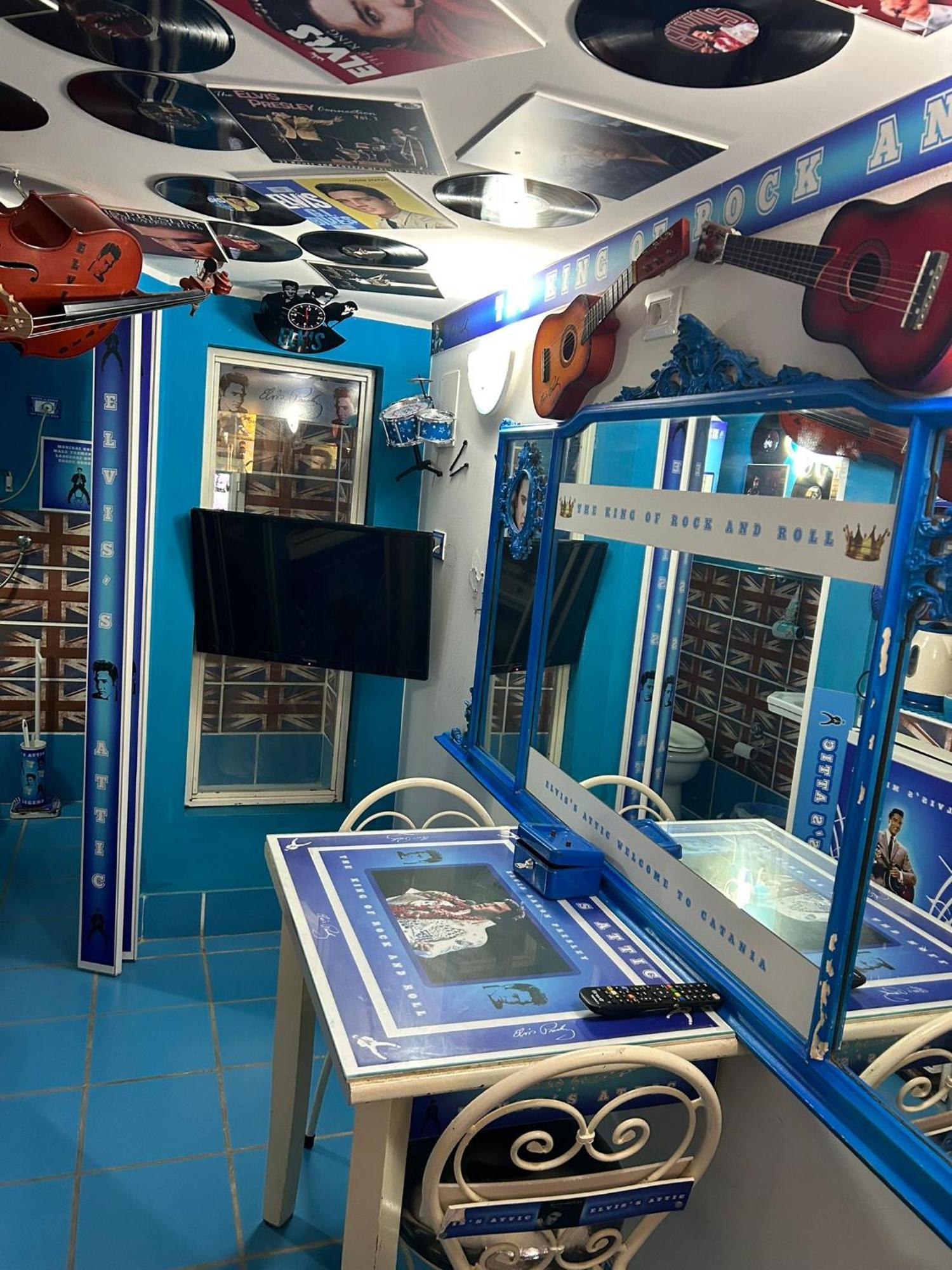 Elvis Attic Airport & * Aeroporto di Catania Fontana Rossa